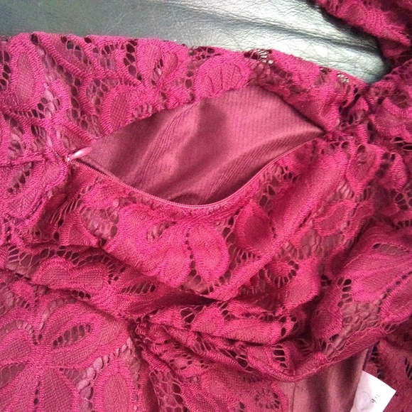 EUC Red Lacey Off Shoulder Top with Side Zipper Excellent Condition Size 10 - Picture 5 of 6